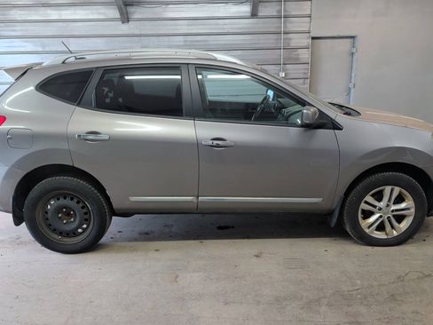 Used 2013 Nissan Rogue SV FWD image 6