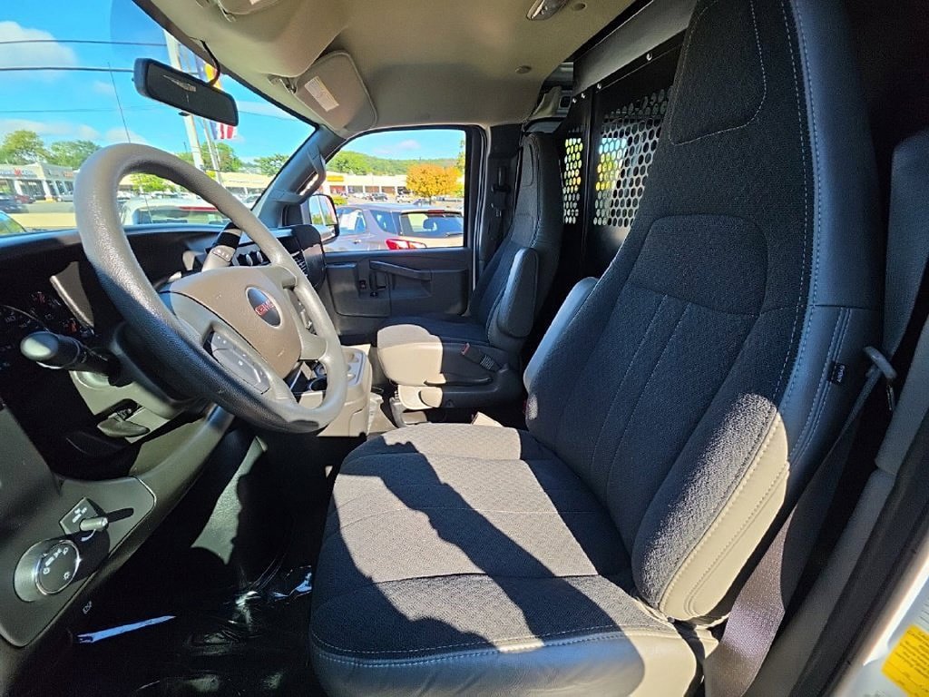 Used 2025 GMC Savana 2500 w/ Driver Convenience Package RWD image 17