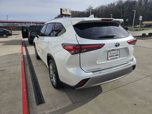 Used 2022 Toyota Highlander Platinum image 8