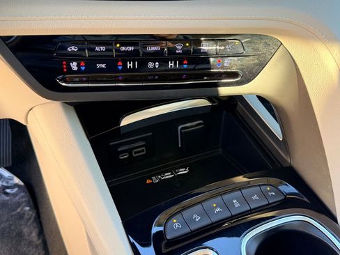 Used 2021 Buick Envision Avenir w/ Technology Package II image 24