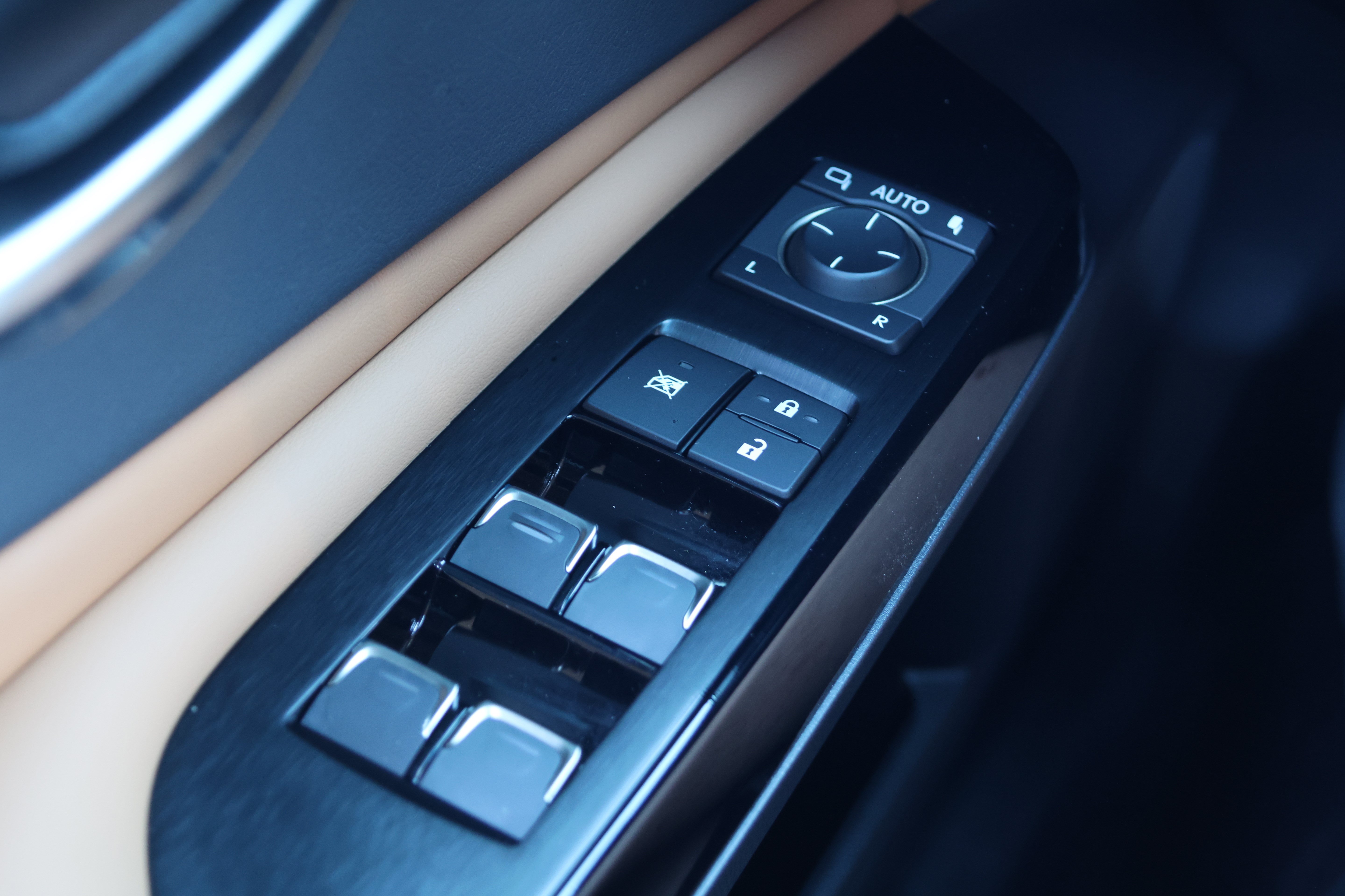 Used 2024 Lexus ES 350 w/ Premium Package FWD image 14