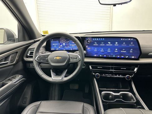 Used 2026 Chevrolet Traverse LT w/ Driver Confidence Package AWD/4WD image 4