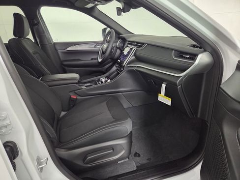 New 2025 Jeep Grand Cherokee Laredo w/ MOPAR Finishing Package image 24