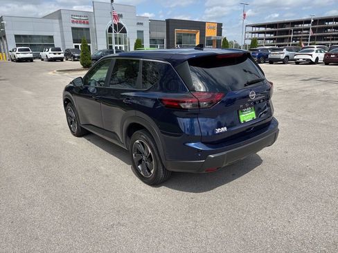 Used 2025 Nissan Rogue SV image 3