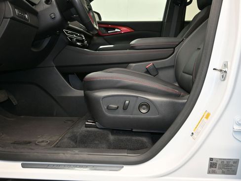 Certified 2024 Chevrolet Traverse RS w/ LPO, Floor Liner Package image 24