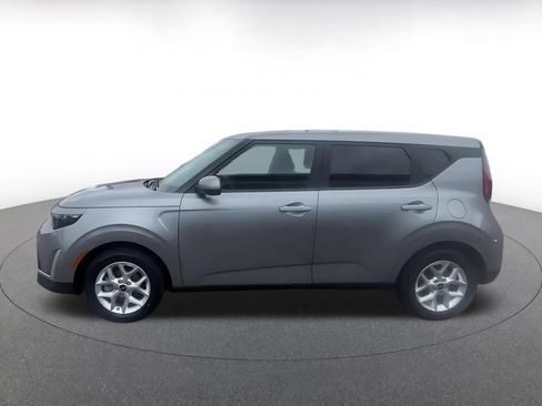 Used 2025 Kia Soul LX w/ LX Technology Package FWD image 8