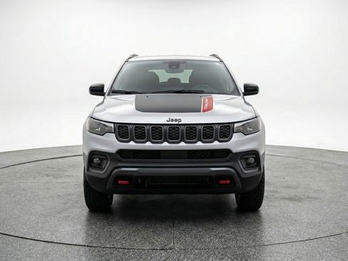 Used 2025 Jeep Compass Trailhawk image 2