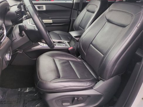 Used 2021 Ford Explorer Limited image 11