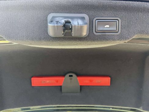 Used 2011 Audi A8 L 4.2 w/ Drive Select Plus Pkg image 8