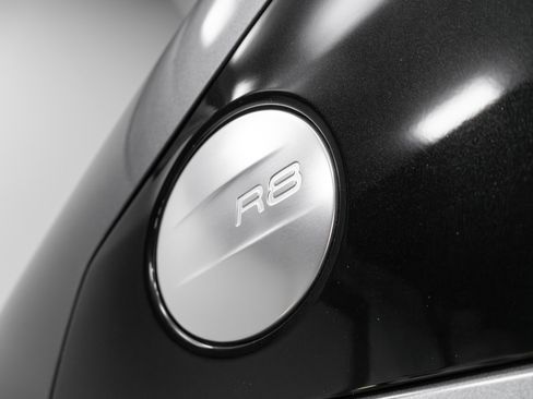 Used 2018 Audi R8 V10 w/ Premium Package image 39