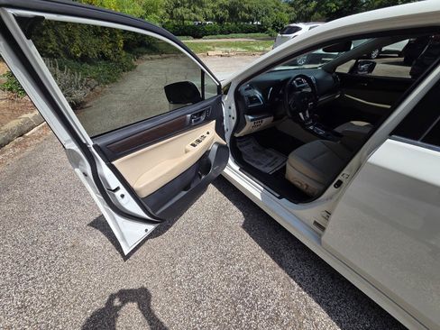 Used 2015 Subaru Legacy 2.5i Limited AWD/4WD image 11