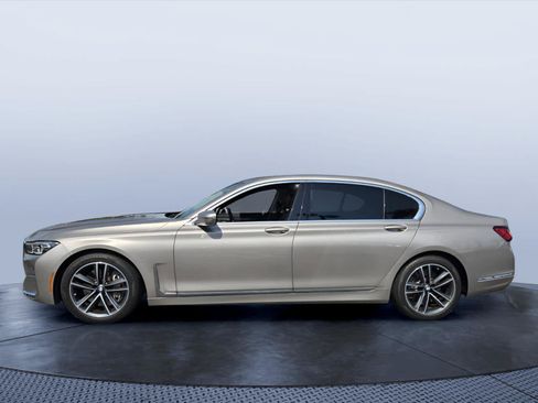 Used 2022 BMW 750i xDrive AWD/4WD image 3