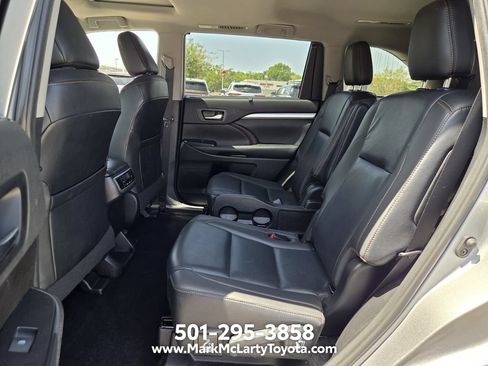 Used 2019 Toyota Highlander XLE AWD/4WD image 13