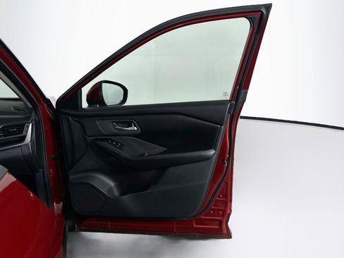 Used 2026 Nissan Rogue SV FWD image 31