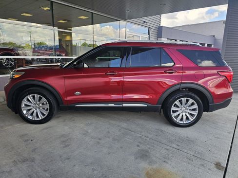 Used 2022 Ford Explorer King Ranch w/ Premium Technology Package image 2