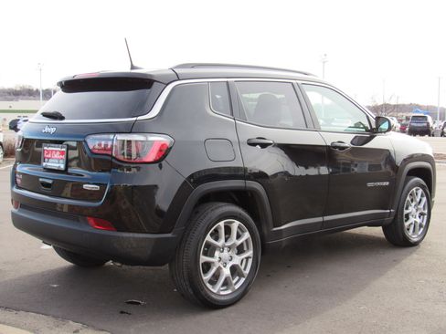 Used 2023 Jeep Compass Latitude image 6