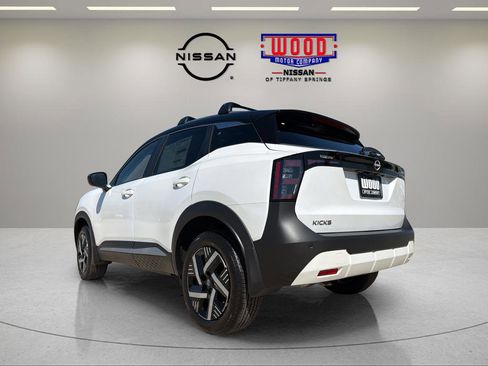 New 2026 Nissan Kicks SV w/ Charging Package FWD image 4