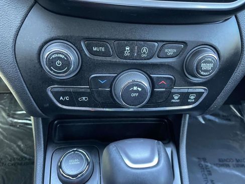 Used 2021 Jeep Cherokee Latitude Lux AWD/4WD image 40