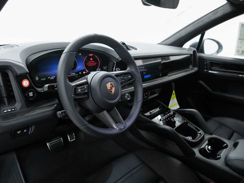 New 2026 Porsche Cayenne GTS image 4