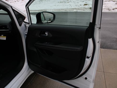 New 2026 Chrysler Pacifica Select image 11