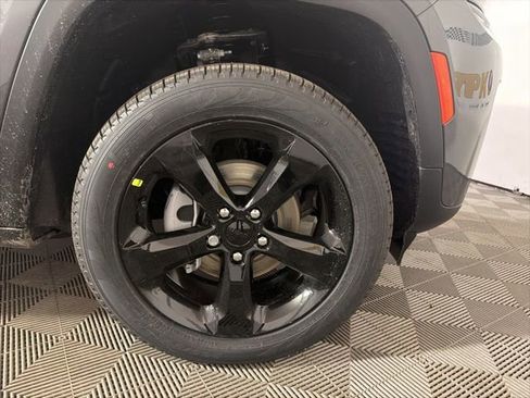 New 2026 Jeep Grand Cherokee Limited w/ Limited Altitude Package AWD/4WD image 37