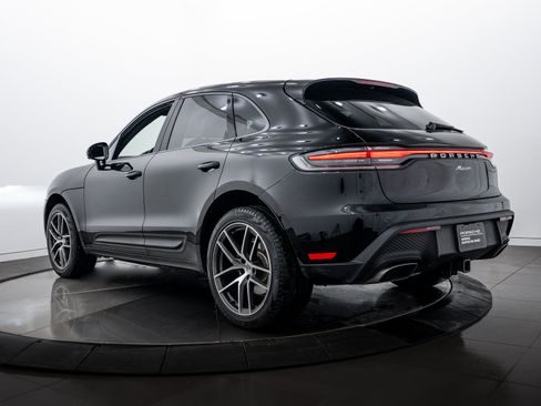 Certified 2025 Porsche Macan image 3