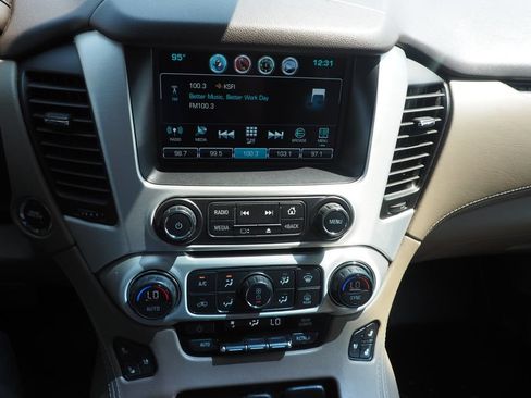 Used 2017 GMC Yukon SLT w/ HD Trailering Package AWD/4WD image 27