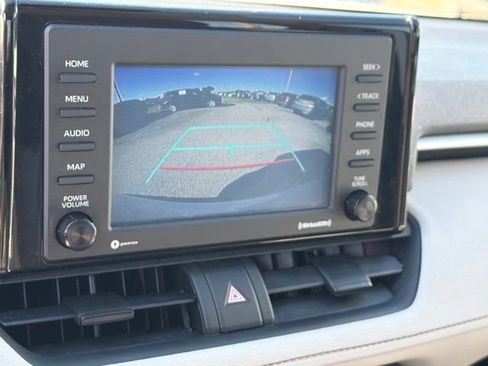 Used 2020 Toyota RAV4 XLE w/ Convenience Package FWD image 27