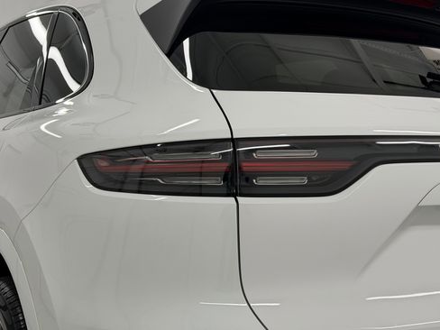 Certified 2023 Porsche Cayenne Platinum Edition image 18