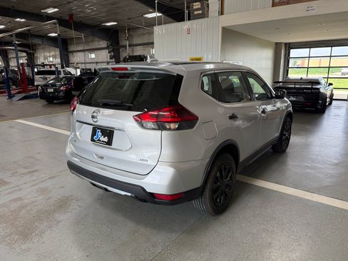 Used 2018 Nissan Rogue S AWD/4WD image 7