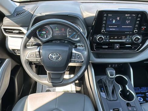 Used 2022 Toyota Highlander XLE image 17