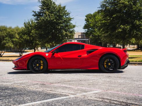Used 2021 Ferrari F8 Tributo RWD image 11