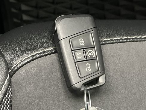 Used 2022 Volkswagen Taos SE image 25