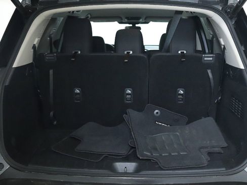 Used 2025 Nissan Pathfinder SV FWD image 31