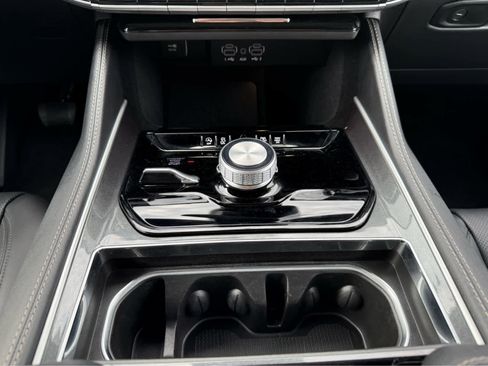 Used 2024 Jeep Wagoneer 4WD image 25