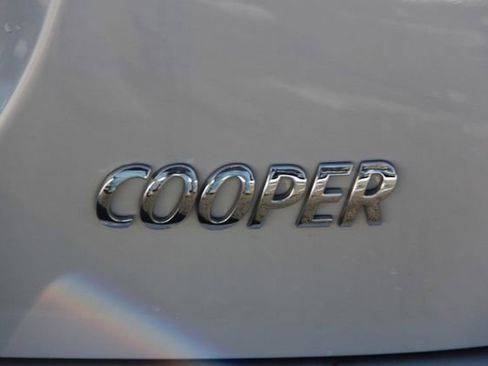 Used 2022 MINI Cooper 2-Door Hardtop w/ Premium Package image 8