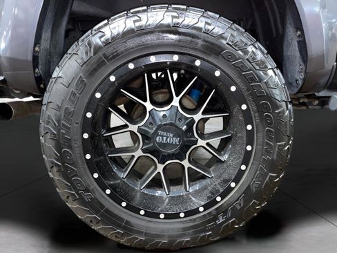 Used 2016 Toyota Tacoma SR image 23