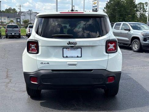 Used 2023 Jeep Renegade Latitude AWD/4WD image 26