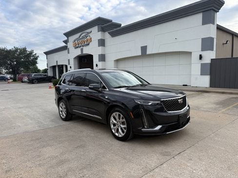 Used 2020 Cadillac XT6 Premium Luxury FWD image 2