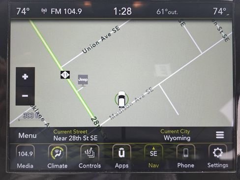 Used 2022 Jeep Grand Cherokee Limited image 26