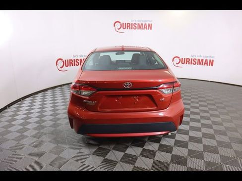 Used 2021 Toyota Corolla LE image 12