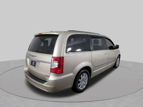 Used 2013 Chrysler Town & Country Touring FWD image 12