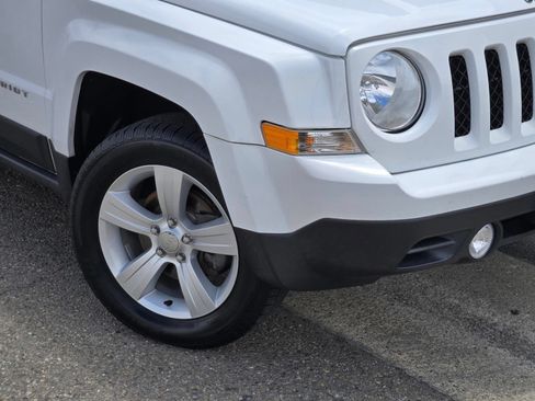 Used 2017 Jeep Patriot Latitude AWD/4WD image 9