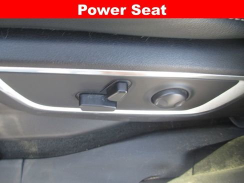 Used 2023 RAM 1500 Laramie AWD/4WD image 28