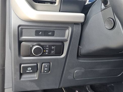 Used 2023 Ford Expedition XLT AWD/4WD image 23