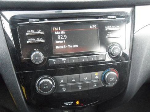 Used 2015 Nissan Rogue S image 27