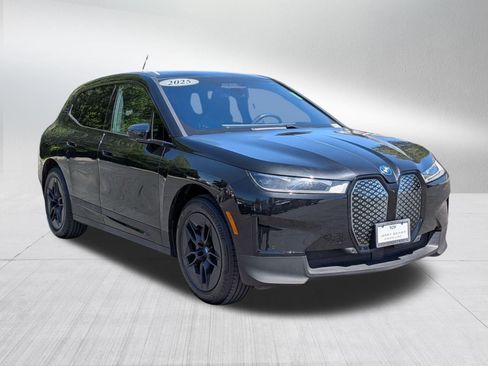 Used 2025 BMW iX xDrive50 AWD/4WD image 8
