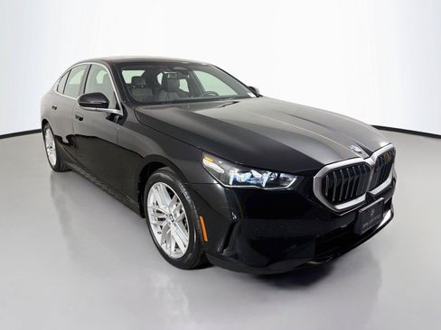 Used 2024 BMW 530i w/ Premium Package RWD image 3