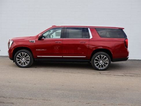 New 2026 GMC Yukon XL Denali w/ Sun & Power Step Package AWD/4WD image 3