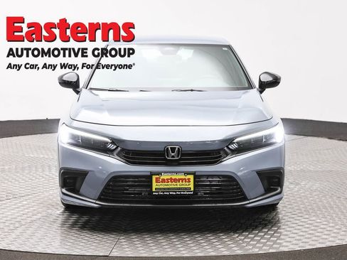 Used 2023 Honda Civic Sport image 2